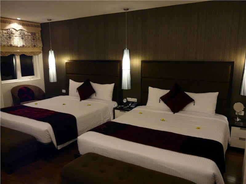 Hotel Orchid Kochi Exteriör bild